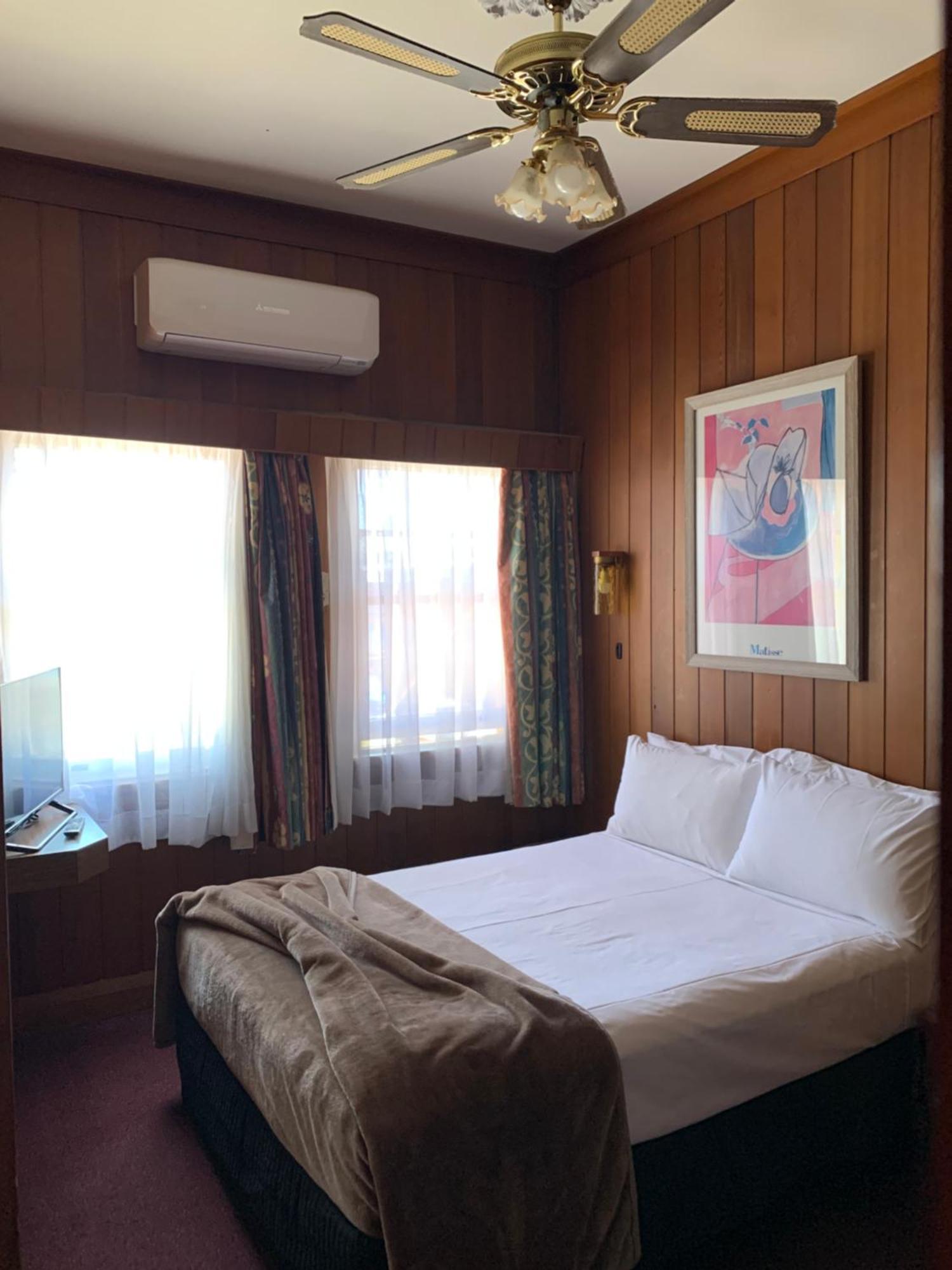 Moruya Monarch Hotel Buitenkant foto